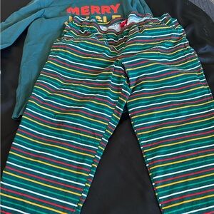Christmas MACYS 2 peice Green Long Sleeve Top and pants..nice. Pj’s-XL womens